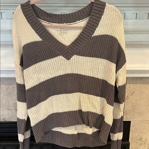 American Eagle XS Striped V-Neck Sweater